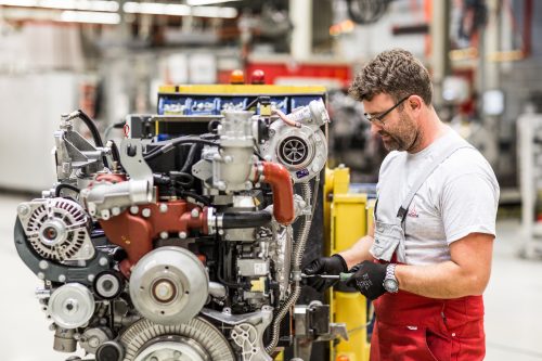 DEUTZ-company_production-cologne_engine01